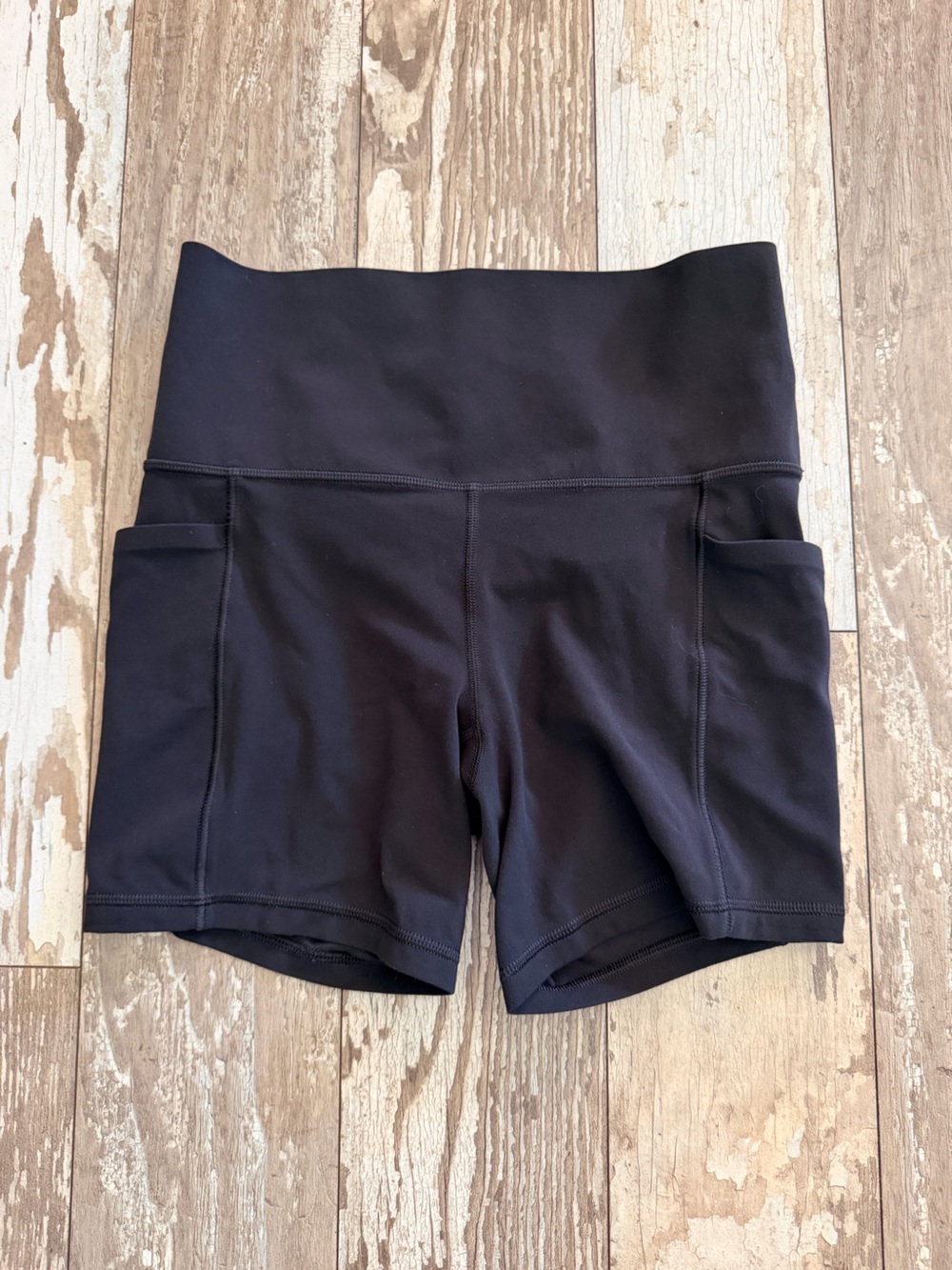 Athleta Salutation Stash 5” Black Shorts Size Small